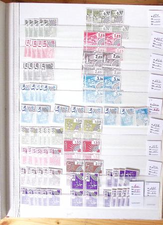 1900-1959, en 5 albums, très important stock de timbres