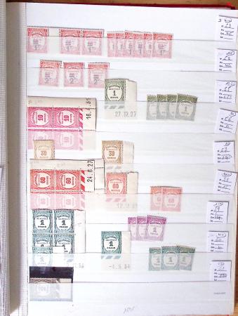 1900-1959, en 5 albums, très important stock de timbres