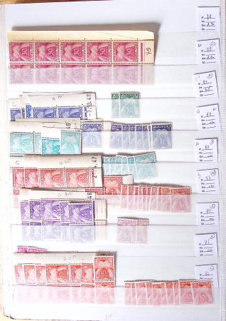 1900-1959, en 5 albums, très important stock de timbres