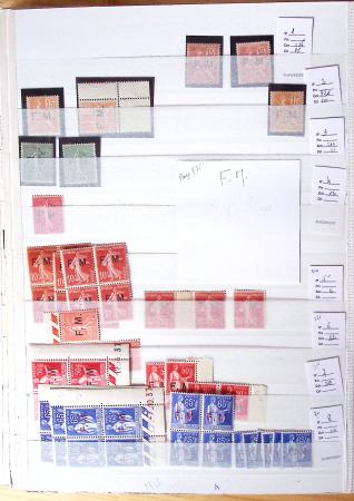 1900-1959, en 5 albums, très important stock de timbres