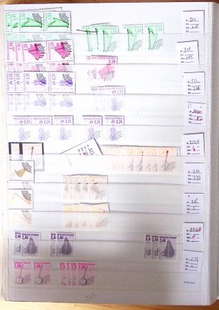 1900-1959, en 5 albums, très important stock de timbres