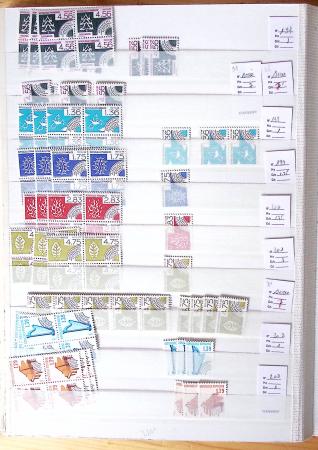 1900-1959, en 5 albums, très important stock de timbres