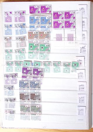 1900-1959, en 5 albums, très important stock de timbres