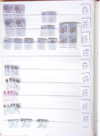 1900-1959, en 5 albums, très important stock de timbres