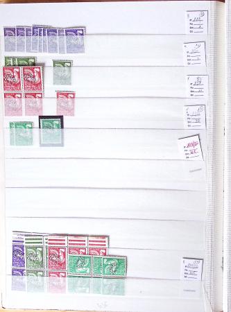 1900-1959, en 5 albums, très important stock de timbres