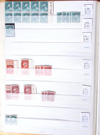 1900-1959, en 5 albums, très important stock de timbres