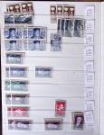 1900-1959, en 5 albums, très important stock de timbres