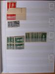 1900-1959, en 5 albums, très important stock de timbres