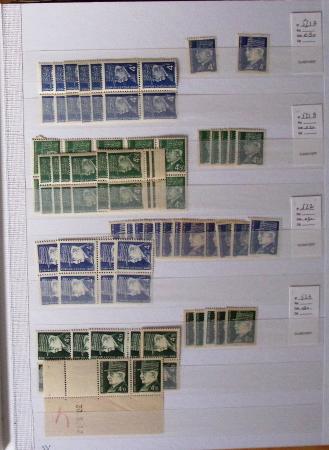 1900-1959, en 5 albums, très important stock de timbres