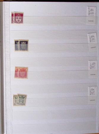 1900-1959, en 5 albums, très important stock de timbres