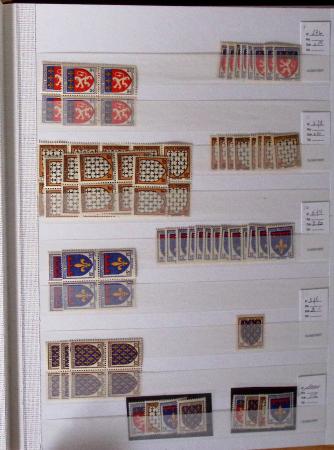1900-1959, en 5 albums, très important stock de timbres
