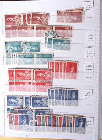 1900-1959, en 5 albums, très important stock de timbres