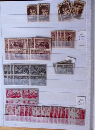 1900-1959, en 5 albums, très important stock de timbres