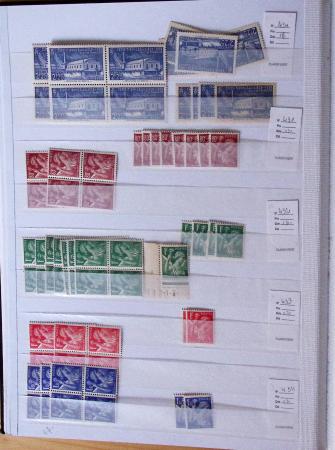1900-1959, en 5 albums, très important stock de timbres