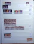 1900-1959, en 5 albums, très important stock de timbres