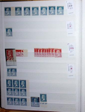 1900-1959, en 5 albums, très important stock de timbres