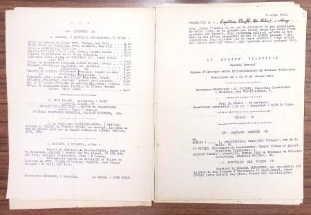 Dossier dans une chemise jaune sur le "bouton de l'armée française" (1913 - 1914), journal mensuel, "organe d'échange entre collectionneurs de boutons