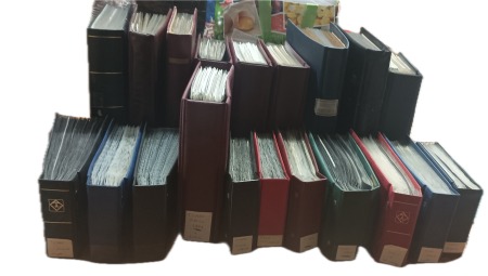 1971-2020, Collection en 20 classeurs de plus de 3000