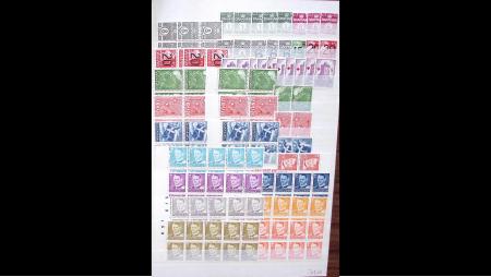 stock de 1933/2007 en classeurs, dont aussi Féroé et