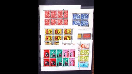 collection en classeur de 1942/2010, dont uniquements