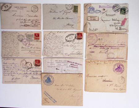 79 lettres en franchise : lettre avec cachet violet "travailleurs chinois Rouen-Port le chef de groupement" (1919), cachet violet avec déesse assise