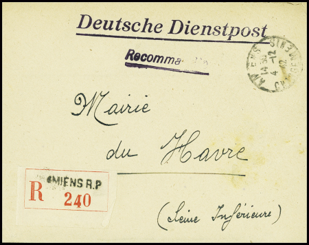 Lettre en franchise recommandée avec griffe "Deutsche Dienstpost" + CAD "Amiens chargements" (1942) et au verso griffe noire "Feldkommandantur Amiens Abt. D/ Arbeitseinsatz". TB
