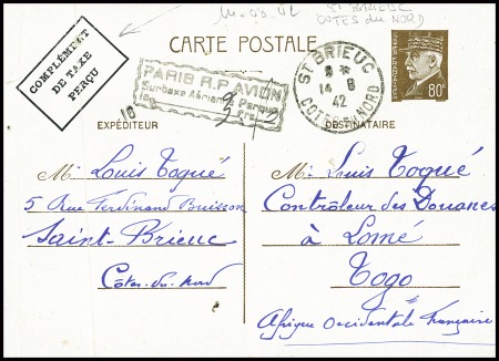 Entier CP 80c Pétain avec complément de taxe perçu de St Brieuc (1942) pour Lomé (Togo) avec griffe encadrée "Paris RP avion surtaxe aérienne perçue 3F50". TB