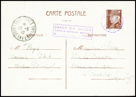 Entier CP 1F20 Pétain obl Dakar Sénégal (1942) + griffe encadrée violette "Dakar RP avion surtaxe aérienne perçue 3F50". TB