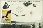 Carte postale neuve "Mme de Laroche en plein vol sur biplan Voisin" avec petit cachet privé noir "Reims aviation 3-10 juillet 1910" et vignette aigle en vol. TB