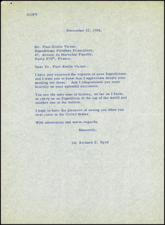 Lettre dactyl de Byrd disant que PE Victor est le seul homme capable de mener une expédition au sommet et en bas du globe terrestre (12 nov 1954) + note manuscrite de PEV