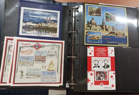 1944-2025, Collection en 9 classeurs pour faciale,