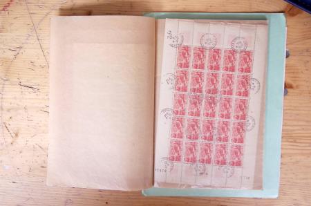 1700-1960, Ensemble éclectique: boite d'une centaine
