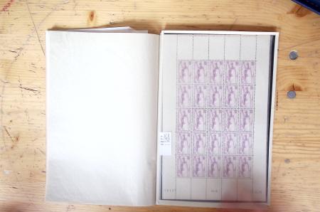 1700-1960, Ensemble éclectique: boite d'une centaine