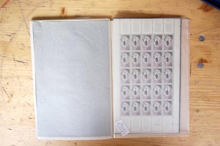 1700-1960, Ensemble éclectique: boite d'une centaine