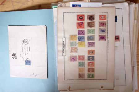 1700-1960, Ensemble éclectique: boite d'une centaine