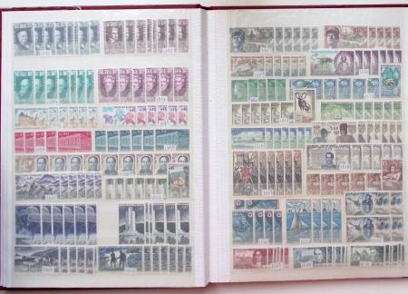 1960-2024, Lot de France neuf, en 8 volumes, en quantité