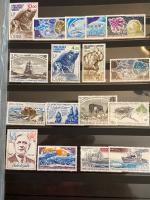 1958-2000, Bon début de collection avec des timbres