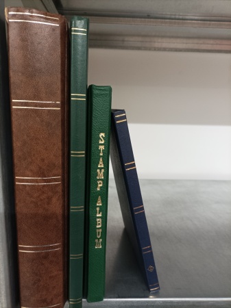 1910-1982, Collection de vignettes en 4 classeurs,