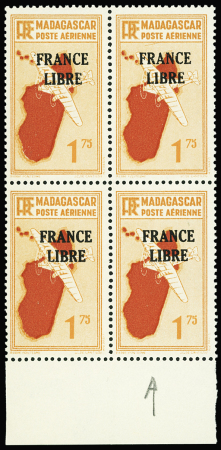 POSTE AERIENNE N°46a Bloc de 4  1f75 trait sous le