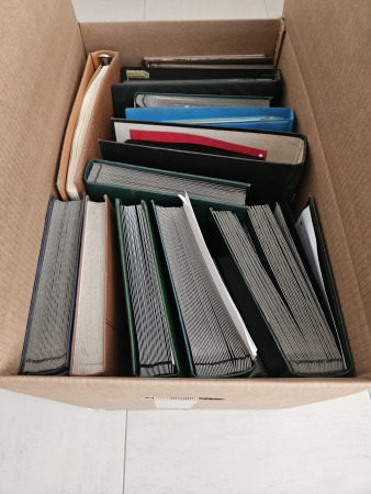 1840-2010, dans un carton, stock de plusieurs albums