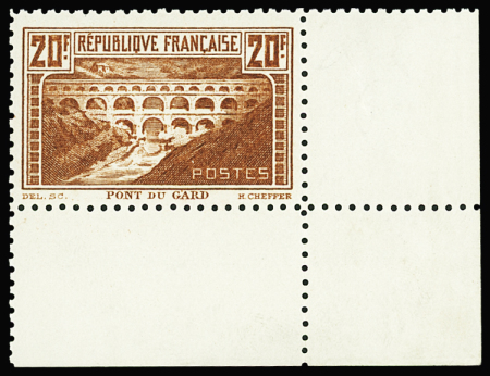 N°262B 20f Pont du Gard, dentelé 11, coin de feuille,