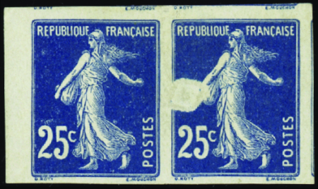 N°140 paire essais en bleu grosse tache sur 1ex ne