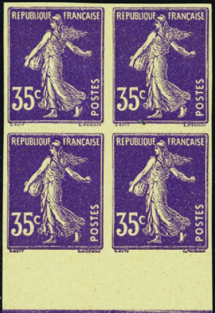 N°142 bloc de 4 non dentelé nsg TB