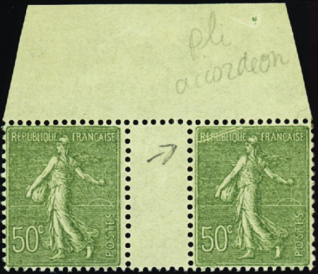 N°198 pli accordéon tenant à normal neuf ** TB