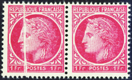 N°676 pli accordéon tenant à normal neuf ** TB