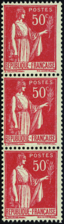 N°32 50c Paix rouge bande verticale de 3 timbres n