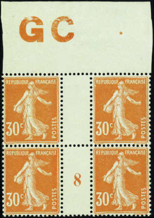 N°141 30c orange bloc de 4 manch GC* mill 8 papier