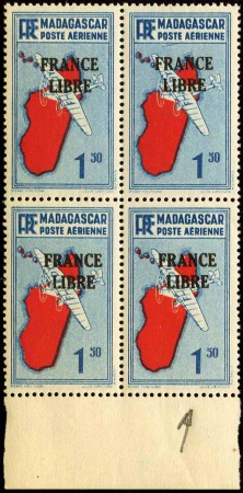 POSTE AERIENNE N°45b Bloc de 4  1ex trait sous le 