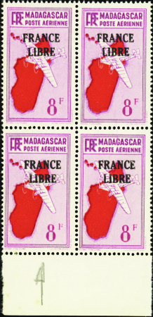 POSTE AERIENNE N°47b Bloc de 4  1ex trait sous le 