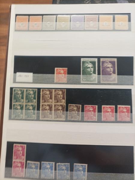 1940-2022, Collection de France en 10 classeurs